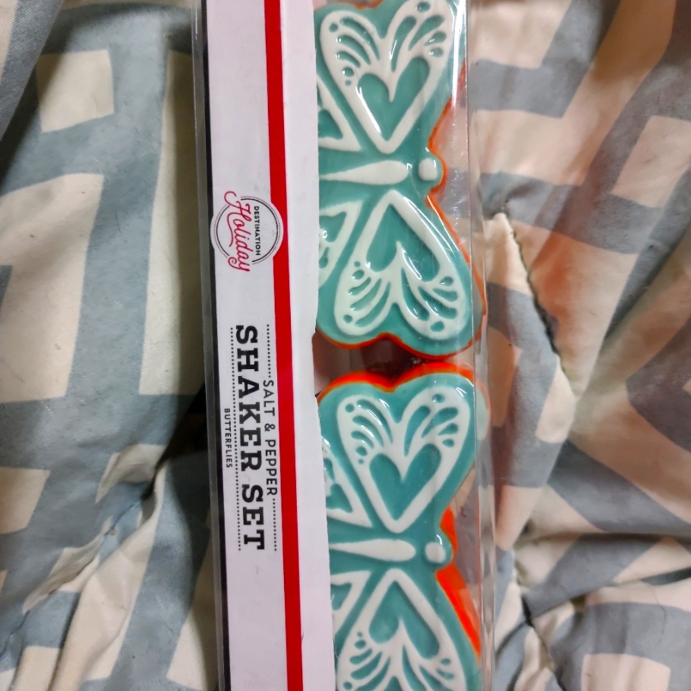 Butterflies shakers